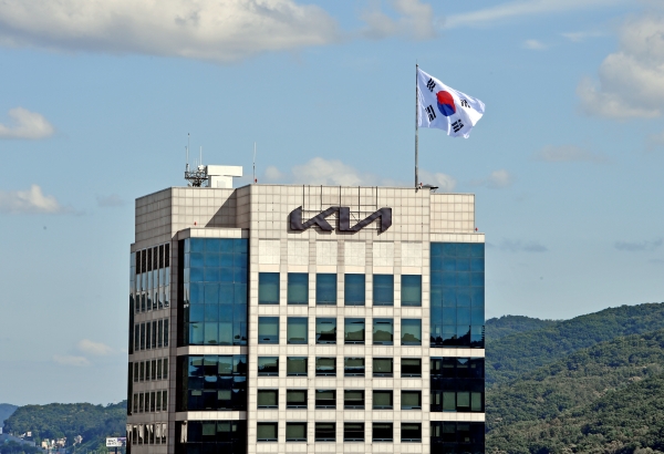 ▲기아의 지난해 매출과 영업이익이 전년보다 두자릿수 비율로 성장했다.