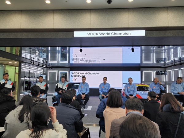 ▲기자들과 함께 2022 WTCR 우승 주역들의 인터뷰가 진행됐다.