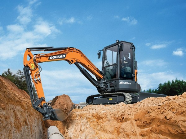 ▲현대두산인프라코어는 선진국 시장에 소형 굴착기를 선보이며 컴팩트 장비 선호도가 높아지는 트렌드에 발맞출 계획이다.