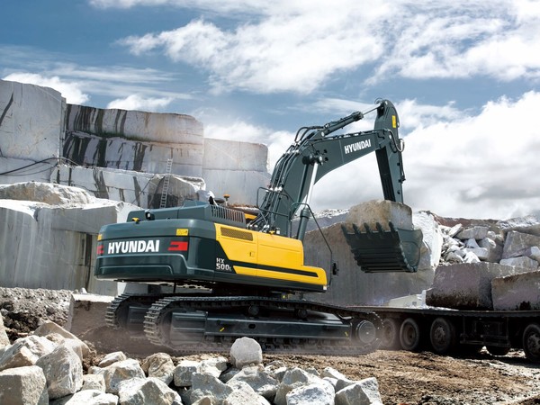 현대건설기계가 인도네시아에 수출하는 50톤급 대형 굴착기