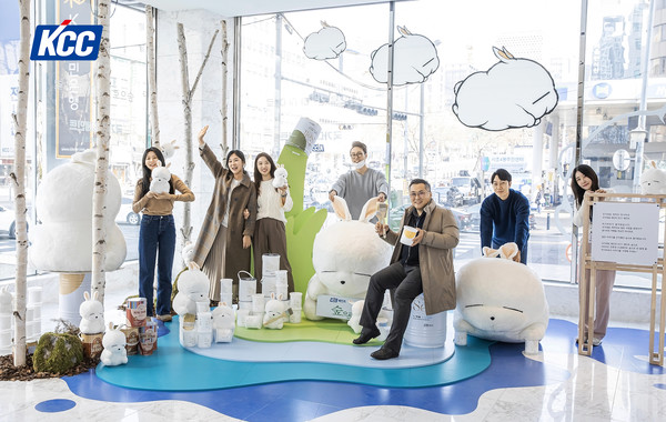 ▲KCC가 최근 서초동 본사 사옥 1층에 설치한 캐릭터 '마시마루' 전시장