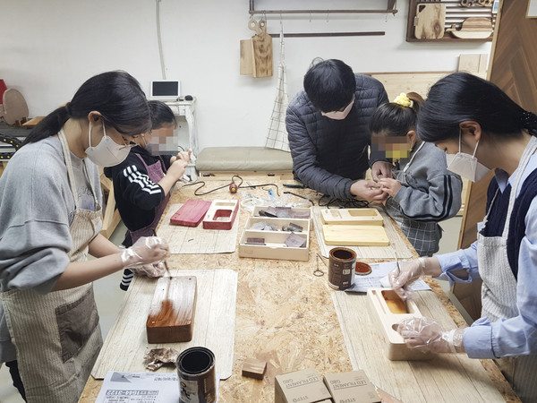 ▲ 지난 2022년 우미드림파인드에 참여한 학생들이 진로 체험 활동을 하고 있다.