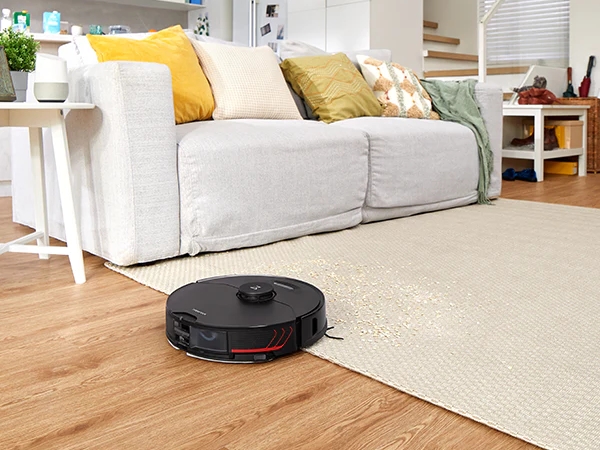 ▲팅크웨어는 로보락 로봇청소기 국내 유통을 비롯해 생활가전·아웃도어 기기 등으로 사업을 확장하고 있다.