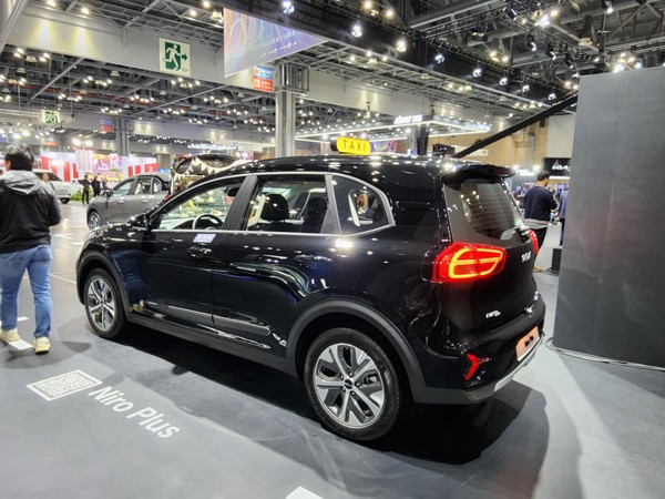 ▲EV6, 니로 등의 전동화 모델도 기아 부스에서 전시된다.