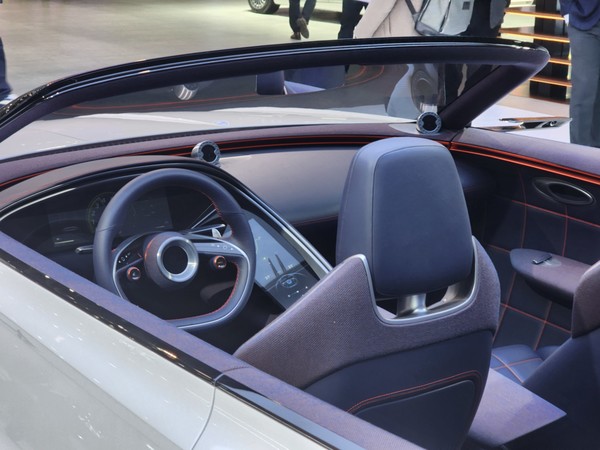 ▲제네시스 엑스 콘셉트의 세 번째 콘셉트카인 엑스 컨버터블을 만나볼 수 있다.