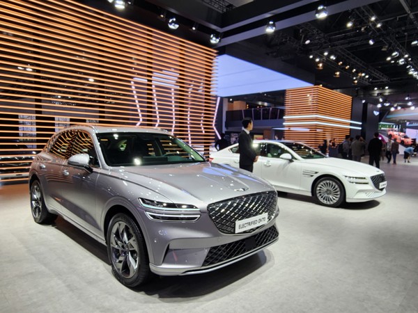 ▲제네시스의 여러 럭셔리 라인업이 관람객을 기다린다.