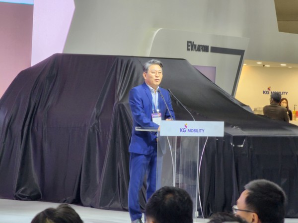 ▲곽재선 KG모빌리티 회장이 사명을 바꾼 KG모빌리티의 향후 비전을 설명했다.