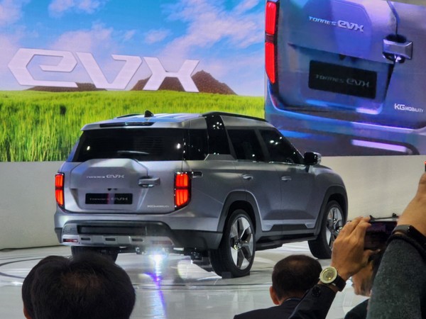 ▲베일에 싸여 있던 토레스 EVX가 마침내 등장했다.