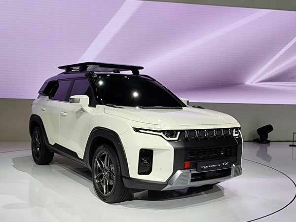 ▲토레스에 아웃도어 활동을 위한 사양을 더한 토레스 TX도 공개됐다.