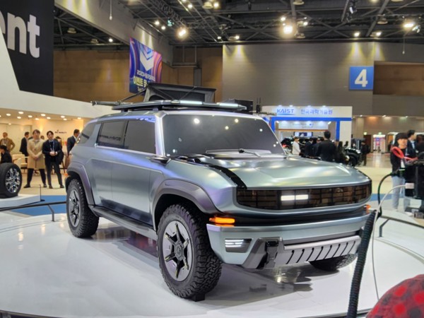 ▲향후 출시될 디자인 콘셉트 모델들도 KG모빌리티 부스에 전시됐다.