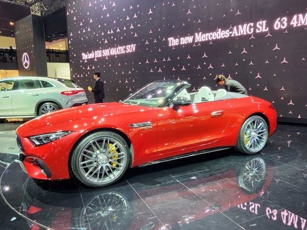 ▲더 뉴 메르세데스-AMG SL 63 4MATIC+는 벤츠코리아 부스의 하이라이트 모델이라 할 수 있다.