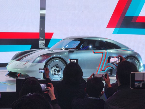 ▲포르쉐 스포츠카 75주년을 기념하는 비전 357 콘셉트카 아시아 최초로 공개됐다.