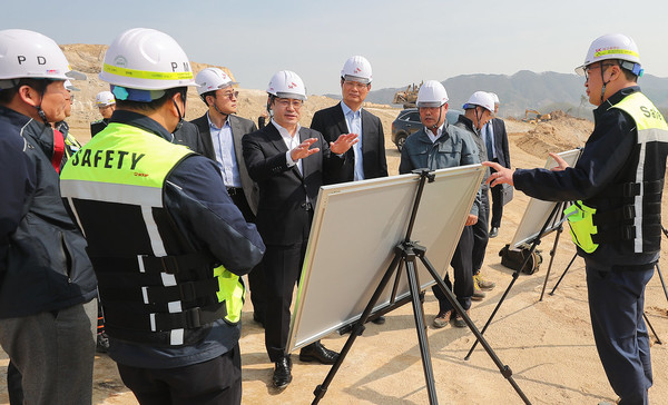 오병권 경기도 행정1부지사(사진 가운데)