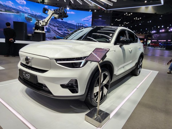 ▲누구 오토를 탑재한 볼보 차량이 대거 전시됐다.