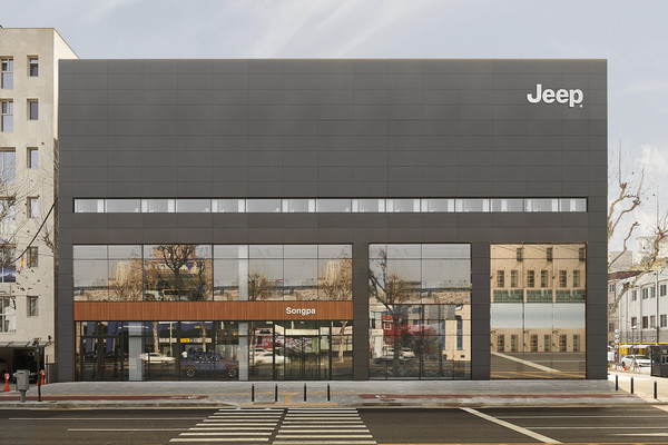 ▲송파 지프 전용 전시장 및 서비스센터.