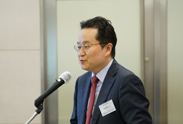 ▲정준혁 서울대학교 법학전문대학원 교수는 21일 '2023 소비자금융포럼'에서 ‘금융사 내부통제 강화 입법 논의 배경과 방향’에 대해 발표했다.