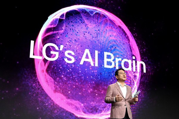 ▲조주완 CEO는 대표 연사로 등단해 고객경험 관점에서 재정립한 AI 의미와 LG전자 AI 기술의 차별점을 소개했다.