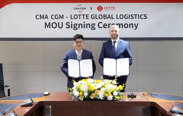 ▲강병구 롯데글로벌로지스 대표이사(왼쪽), 보 웨그너 CMA CGM 아시아태평양 CEO