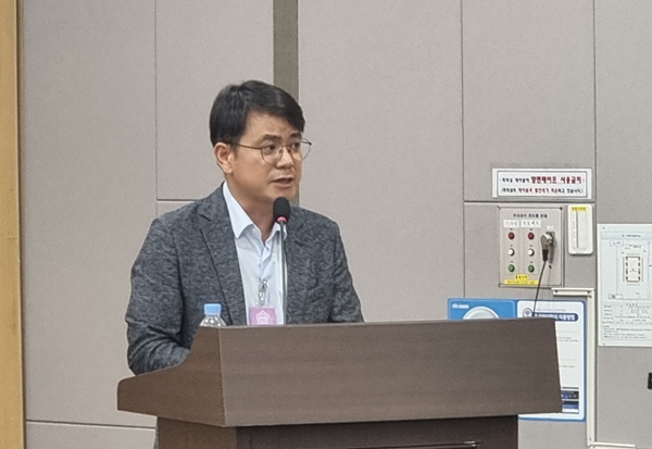 ▲황원재 교수가 발언하고 있다