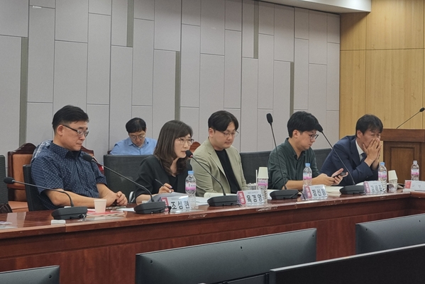 ▲토론에서 옥경영 숙명여대 교수가 발언하고 있다