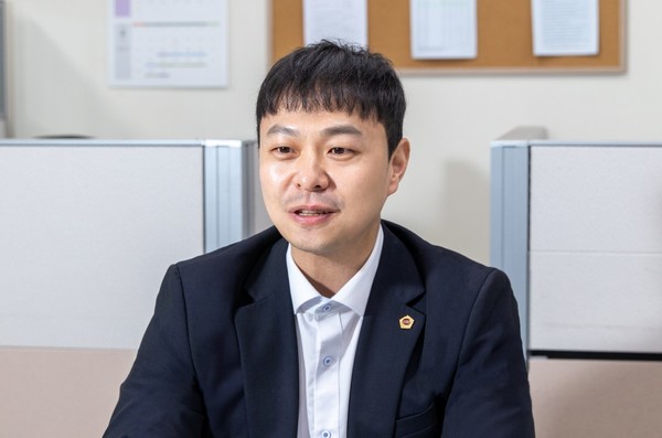 ▲유영일 부위원장