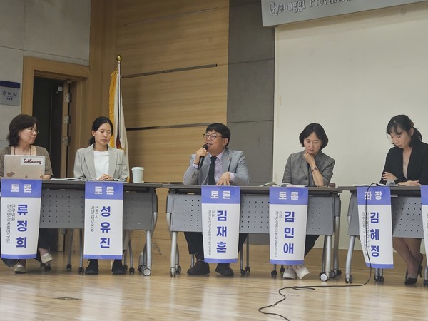 ▲김재훈 경기도의원이 토론하고 있는 모습.