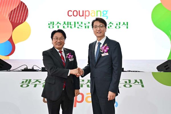 ▲ 박대준 쿠팡 대표(오른쪽)와 강기정 광주광역시장