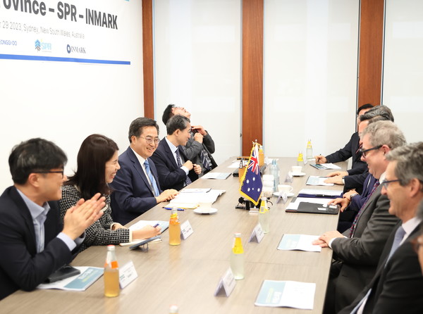 SPR-인마크 투자행사에 참석한 김동연 지사(왼쪽 세 번째)