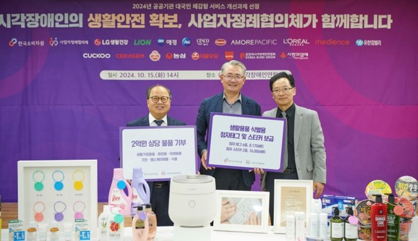 ▲쿠쿠 허재영 상무이사(중앙)