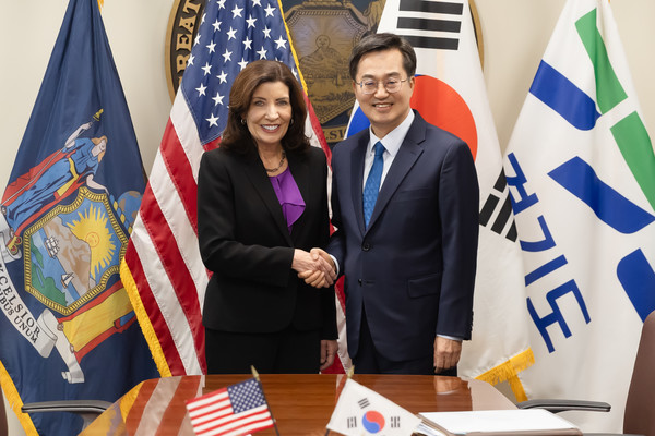 캐시 호컬 뉴욕주지사(왼쪽), 김동연 경기도지사