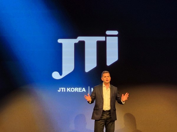 ▲데이비드 윌러 JTI코리아 사장이 발언하고 있다