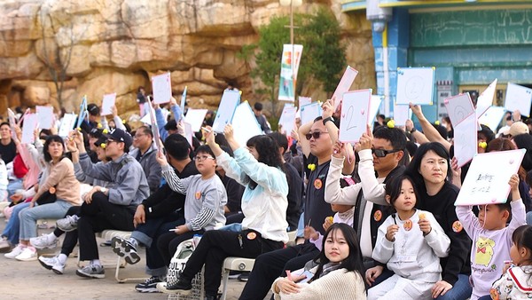 ▲경남지역협력사 가족들이 한화골든벨 이벤트에 참여하고 있다