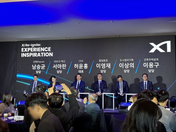 ▲GS건설 남승균 건축 담당, 서아란 DX‧CX혁신 담당, 허윤홍 대표, 이영재 품질환경 담당, 이상의 도시정비기획 담당, 이용구 건축주택설계 담당(왼쪽부터)