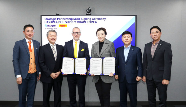▲(왼쪽 두 번째부터)DHL 서플라이 체인 코리아 에드문드 슝 대표이사, DHL 서플라이 체인 한국·일본 클러스터 CEO 제롬 질레, 한진 조현민 사장, 한진 노삼석 대표이사 사장 등