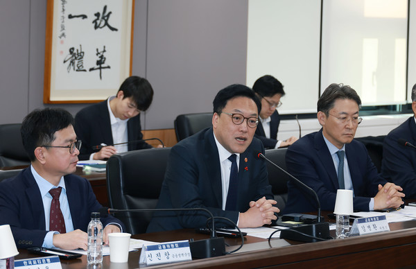 ▲김병환 금융위원장이 10일 오후 서울 종로구 정부서울청사에서 외국계 금융회사 대표들이 참여하는 간담회를 개최했다.