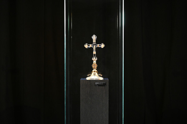 ▲발레리오 벨리, CROSS