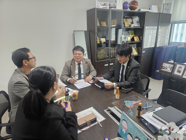 김재훈 경기도의원(오른쪽 두 번째)