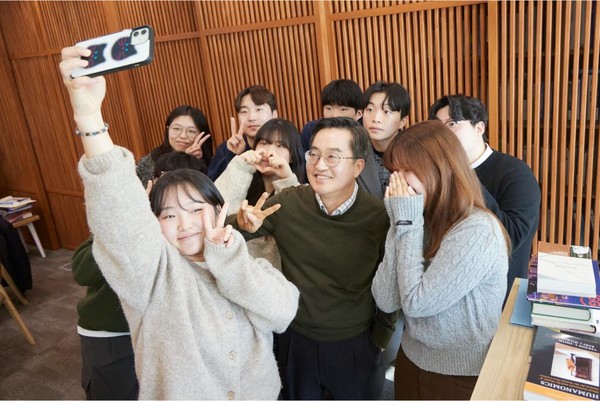 김동연 경기도지사(가운데)