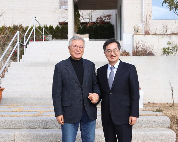 문재인 전 대통령(왼쪽), 김동연 경기도지사