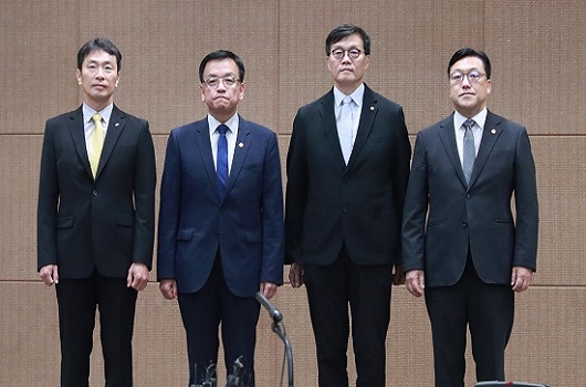 ▲ (왼쪽부터) 이복현 금융감독원장, 최상목 경제부총리, 이창용 한국은행 총재, 김병환 금융위원장