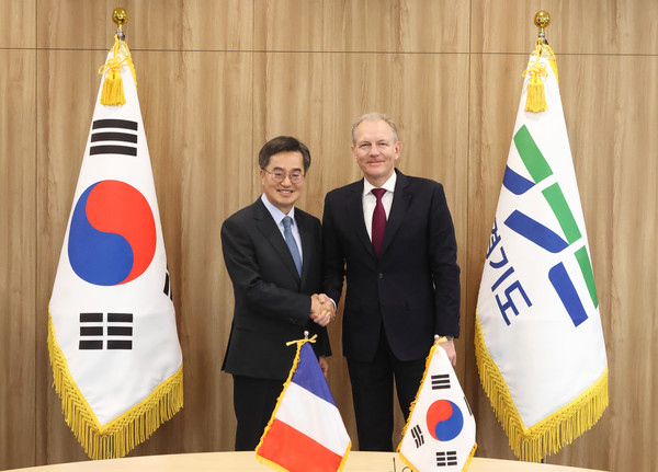 김동연 경기도지사(왼쪽), 프랑수아 자코 에어리퀴드 회장