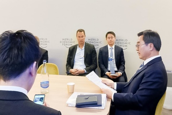지난해 1월 열린 다보스 포럼에서 김동연 경기도지사가 다보스포럼 세션 - 경기도와 혁신가들 세션에 참석했다.