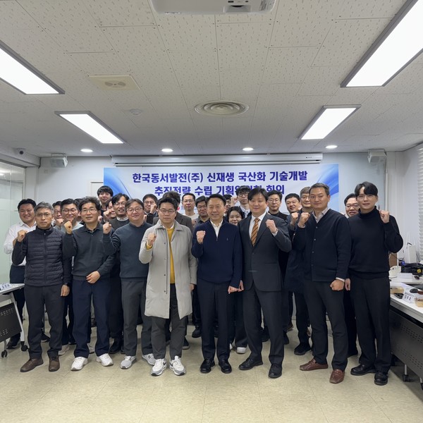 (왼쪽 네번째부터) 서울과학기술대학교 이상준 교수, 동서발전 방민태 미래기술융합원 원장, 한양대학교 김진수 교수