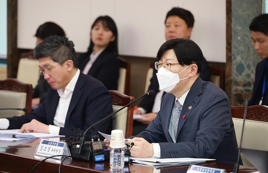 ▲ 김소영 금융위원회 부위원장이 21일 오후에 열린 제6차 보험개혁회의에서 발언하고 있다.