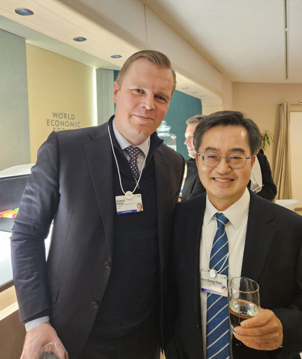 아인라이드 로버트 팔크 CEO(왼쪽), 김동연 경기도지사