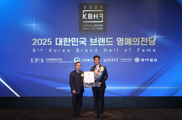 ▲허태성 교원프라퍼티 호텔연수사업부문장(사진 오른쪽)