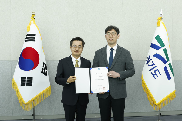 김동연 경기도지사(왼쪽), 허승범 기획조정실장 직무대리