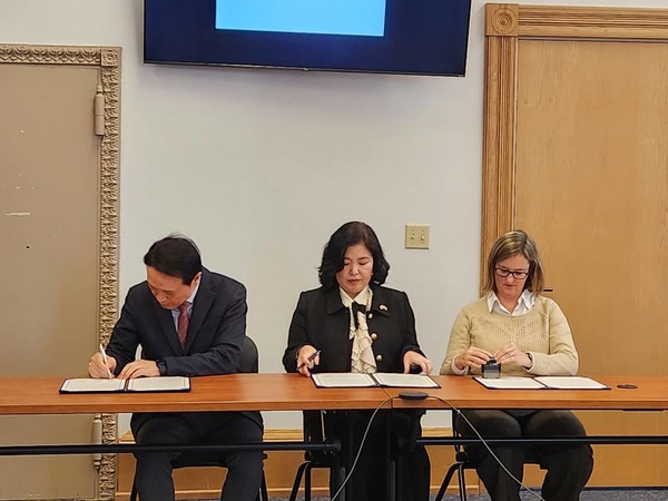 ▲(왼쪽부터) 임태희 경기도교육감, 서은지 주시애틀 대한민국총영사, 미켈라 밀러 워싱턴주 교육청 부교육감