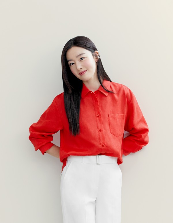 ▲꼼빠니아 25SS 한선화 캠페인컷. 사진=글로벌세아그룹