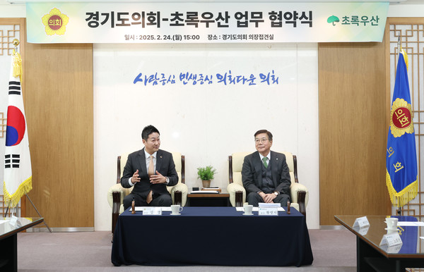 김진경 경기도의회 의장(왼쪽), 황영기 초록우산 어린이재단 회장